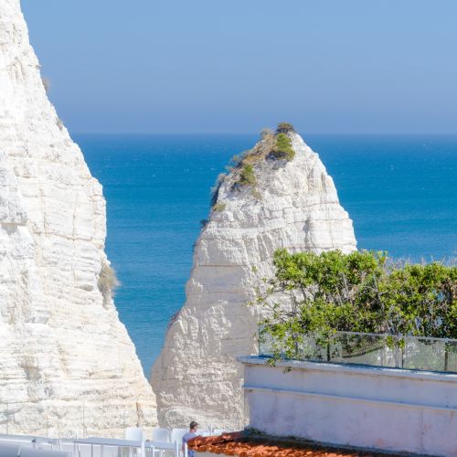 vista su Pizzomunno appartamento Blu Suite del B&B Bed and Breakfast vicino al mare di Vieste Incanto Di Luna